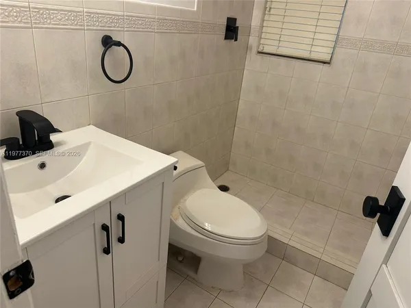 $4,900 | 725 Navarre Avenue, Unit 725, Coral Gables, FL 33134
