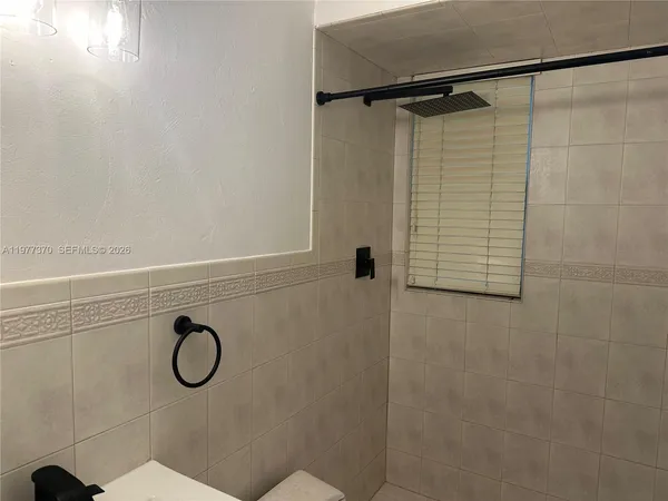 $4,900 | 725 Navarre Avenue, Unit 725, Coral Gables, FL 33134