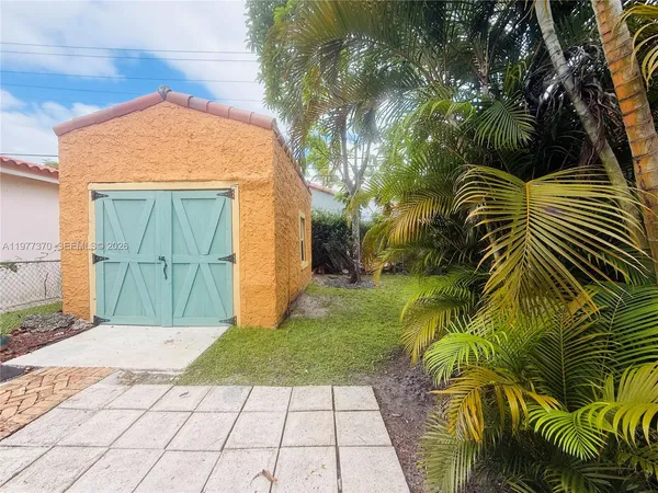 $4,800 | 725 Navarre Avenue, Unit 725, Coral Gables, FL 33134