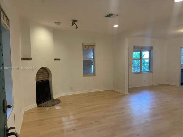 $4,900 | 725 Navarre Avenue, Unit 725, Coral Gables, FL 33134