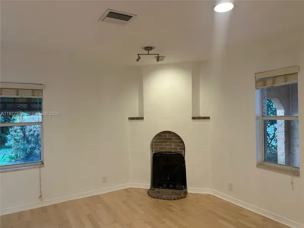 $4,900 | 725 Navarre Avenue, Unit 725, Coral Gables, FL 33134