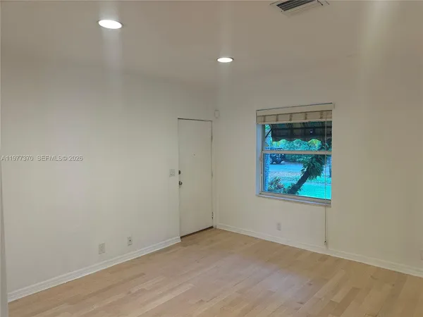 $4,900 | 725 Navarre Avenue, Unit 725, Coral Gables, FL 33134