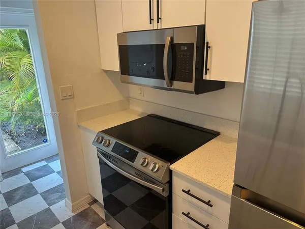 $4,900 | 725 Navarre Avenue, Unit 725, Coral Gables, FL 33134