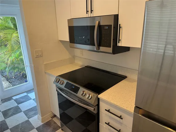$4,800 | 725 Navarre Avenue, Unit 725, Coral Gables, FL 33134