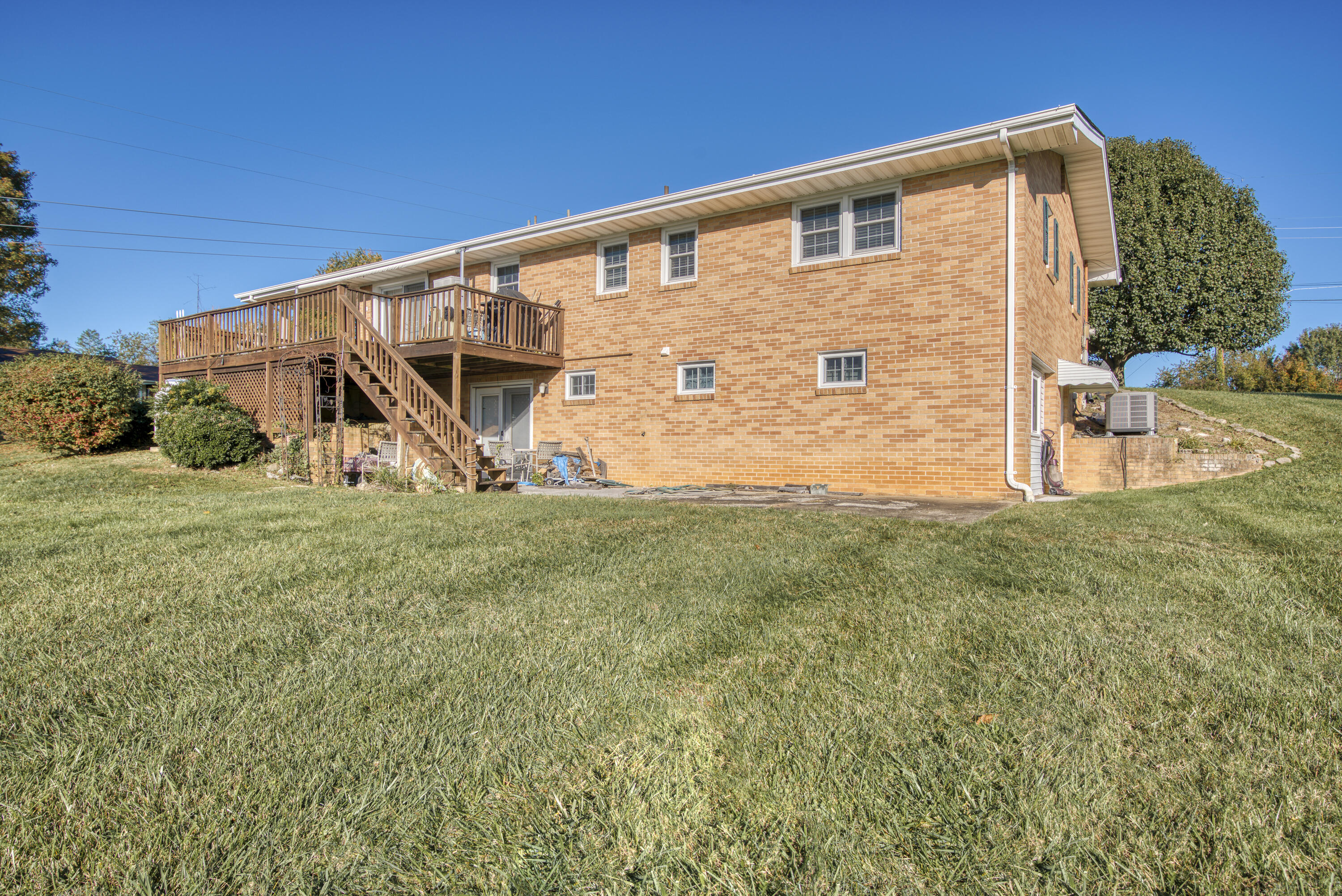 280 Chester Hill Road Bristol, VA 24201 - Photo 4 of 31 280-Chester-Hills-Bristol-VA Highlands-R