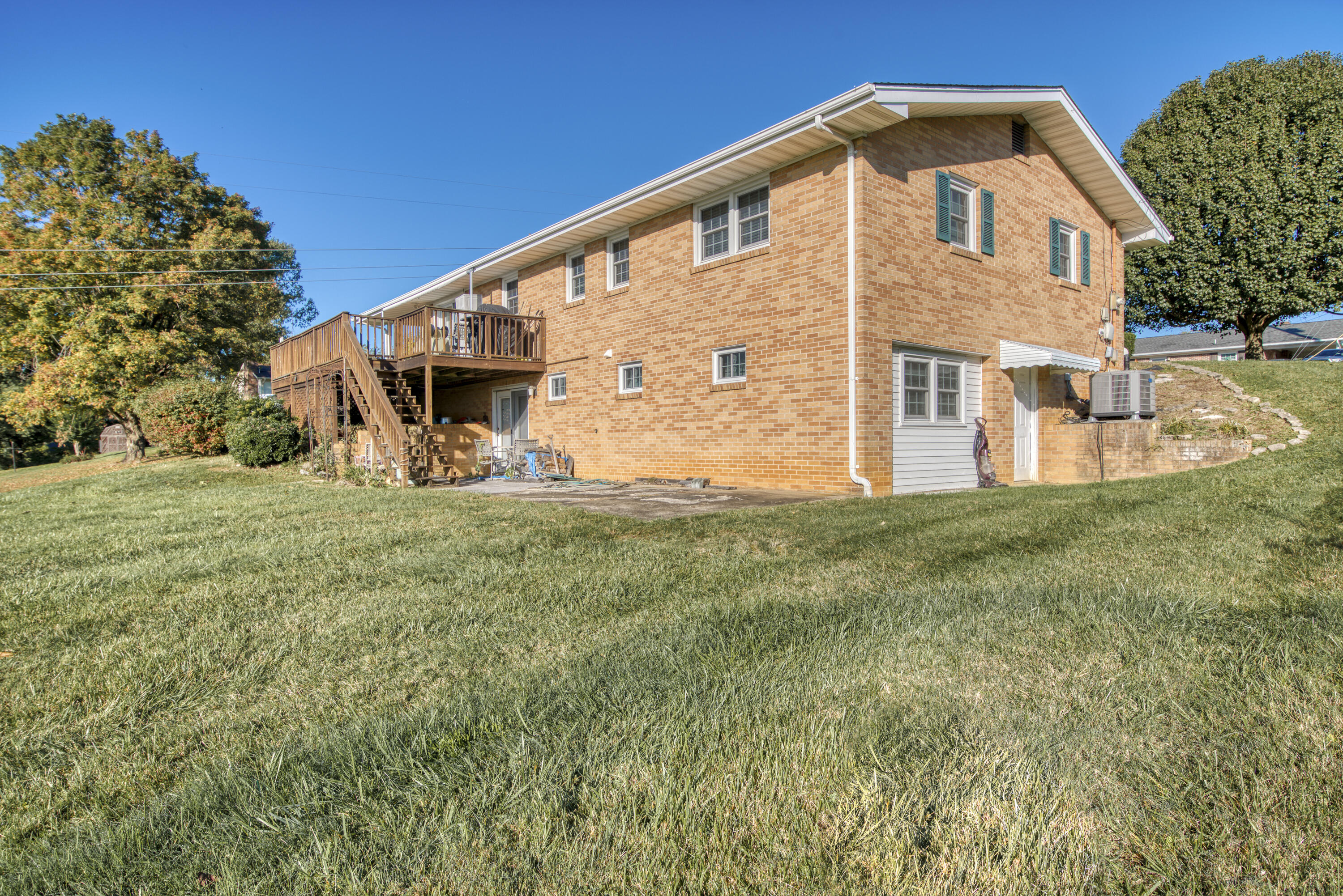 280 Chester Hill Road Bristol, VA 24201 - Photo 5 of 31 280-Chester-Hills-Bristol-VA Highlands-R