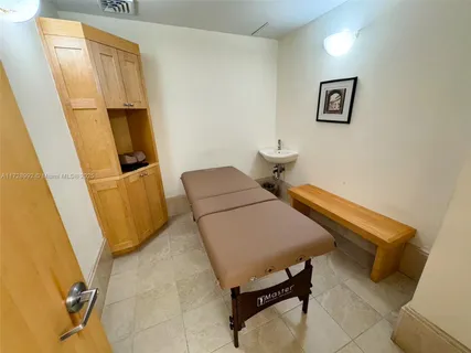 $880,000 | 19400 Turnberry Way, Unit 412, Aventura, FL 33180