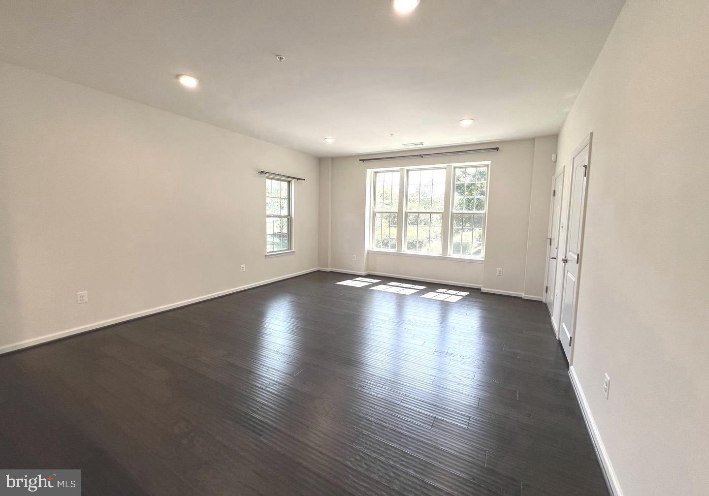 8005 Orchard Grove Road Odenton, MD 21113 - Photo 3 of 18 Living Room