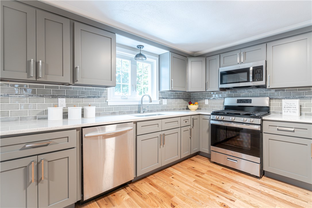 66 Hillside Road Cumberland, RI 02864 - Photo 8 of 34