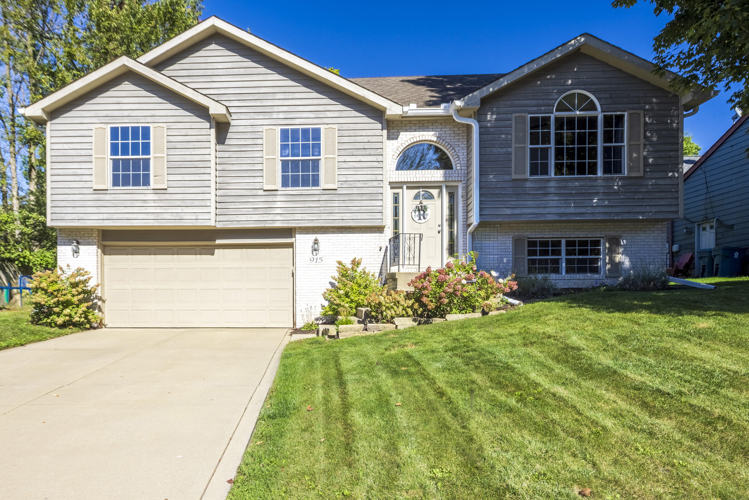 915 Quail Ridge Drive Porter, IN 46304 - Photo 1 of 31 2400x1601