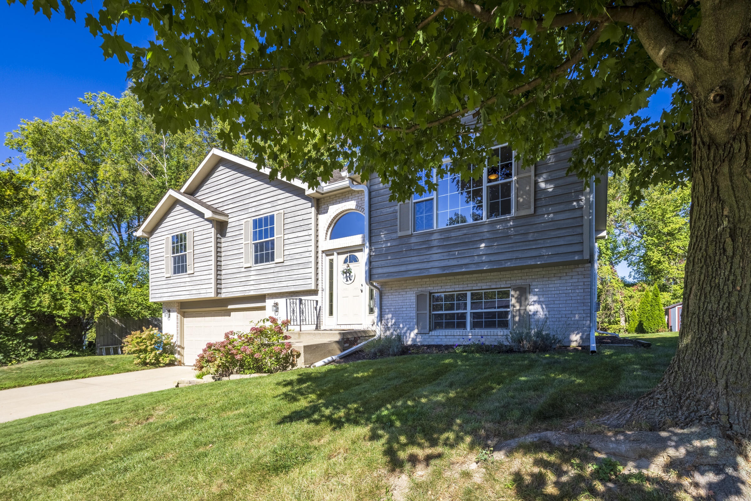 915 Quail Ridge Drive Porter, IN 46304 - Photo 2 of 31 2400x1601