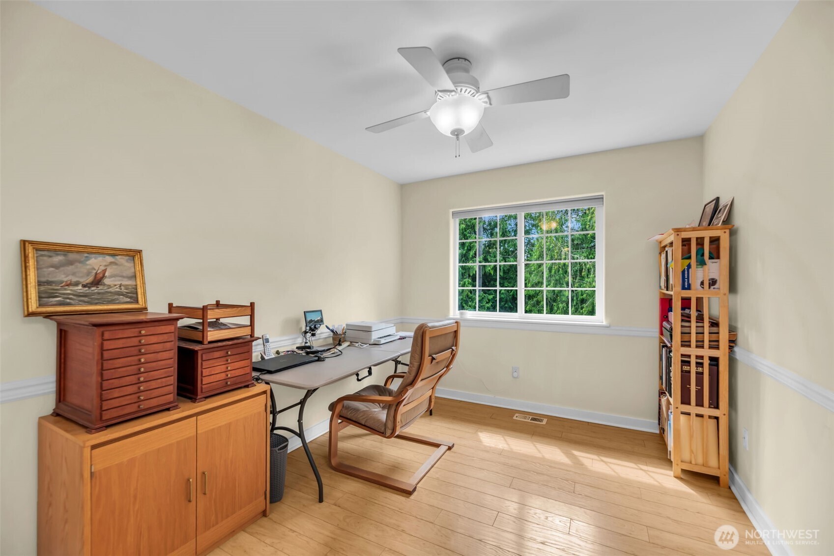 18005 252nd Avenue Southeast Maple Valley, WA 98038 - Photo 21 of 40 a workspace with furniture and window