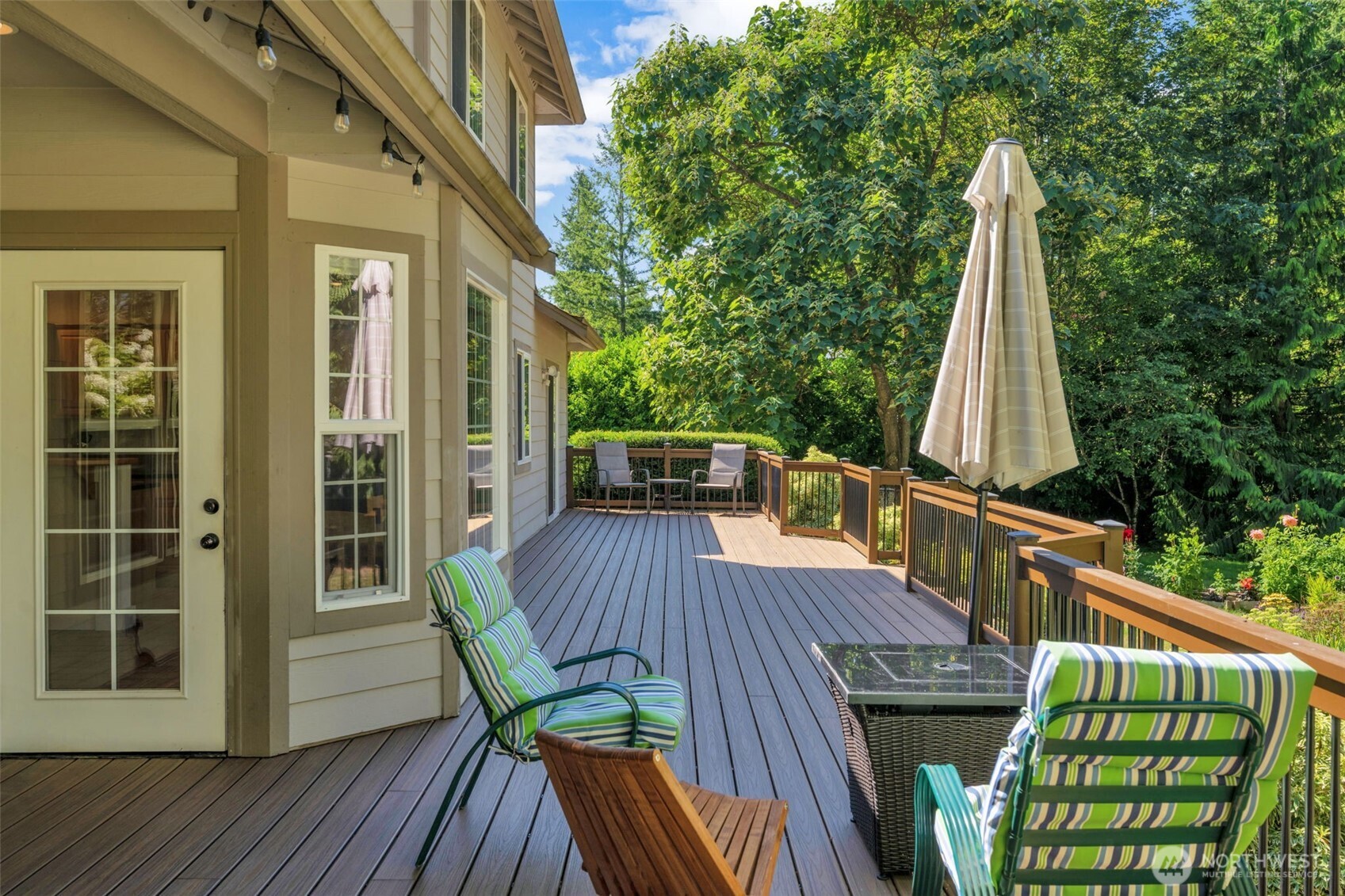 18005 252nd Avenue Southeast Maple Valley, WA 98038 - Photo 28 of 40 a view of deck with furniture and trees