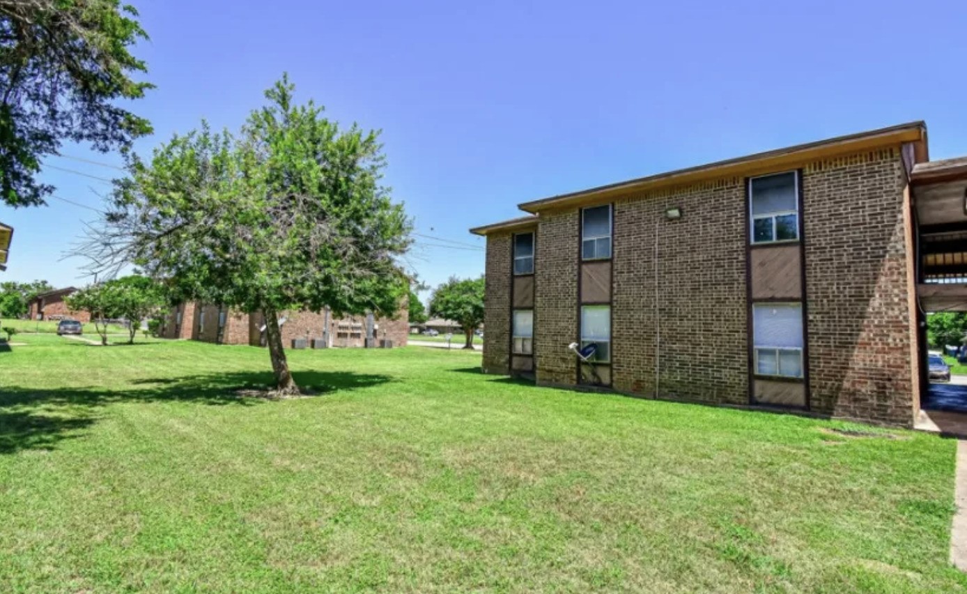 2000 4th Street Hempstead, TX 77445 - Photo 3 of 11 a view of a back yard of the house