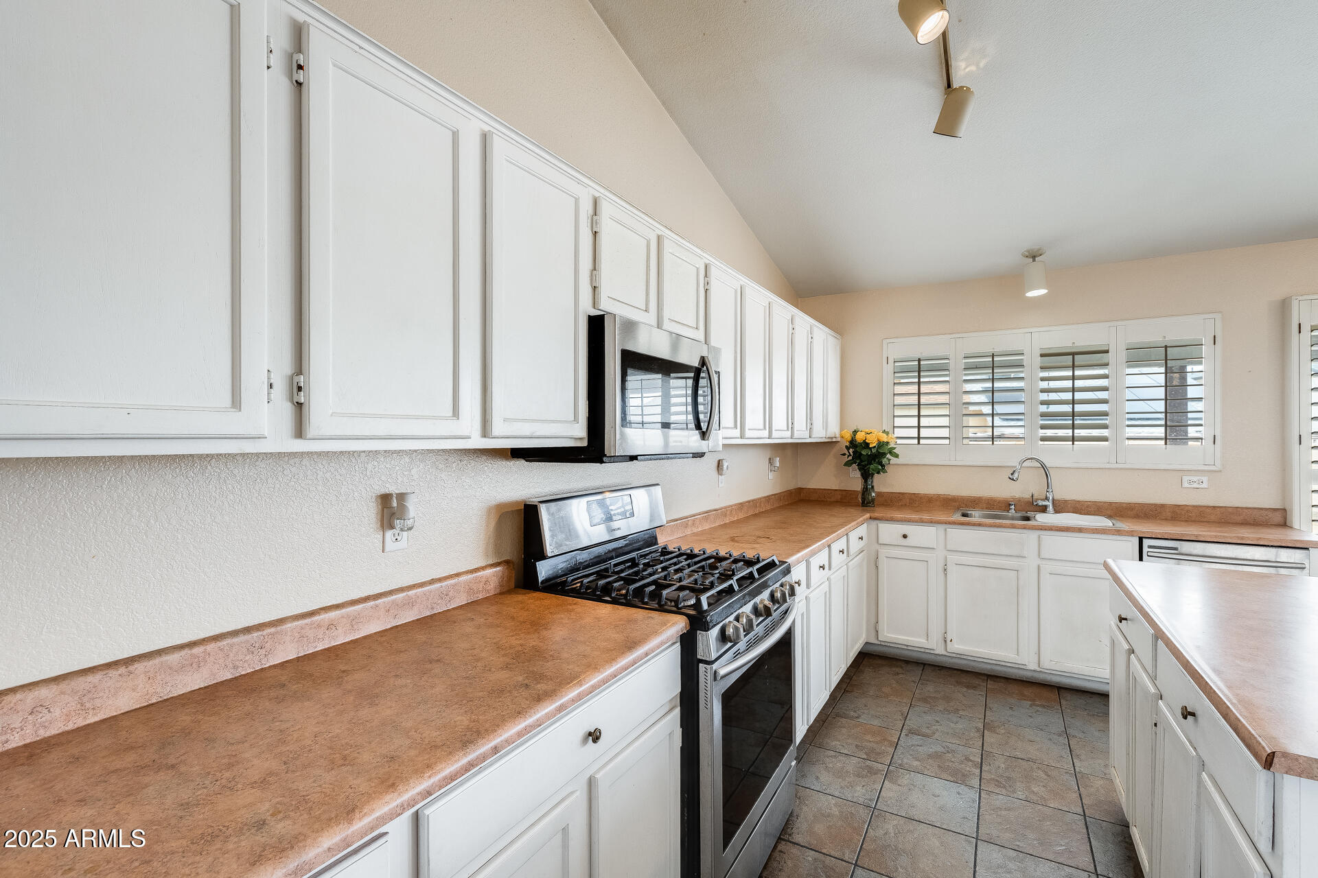 1766 East Fremont Road Phoenix, AZ 85042 - Photo 15 of 30 24