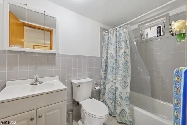 $920,000 | 391 Ave East, Bayonne, NJ 07002