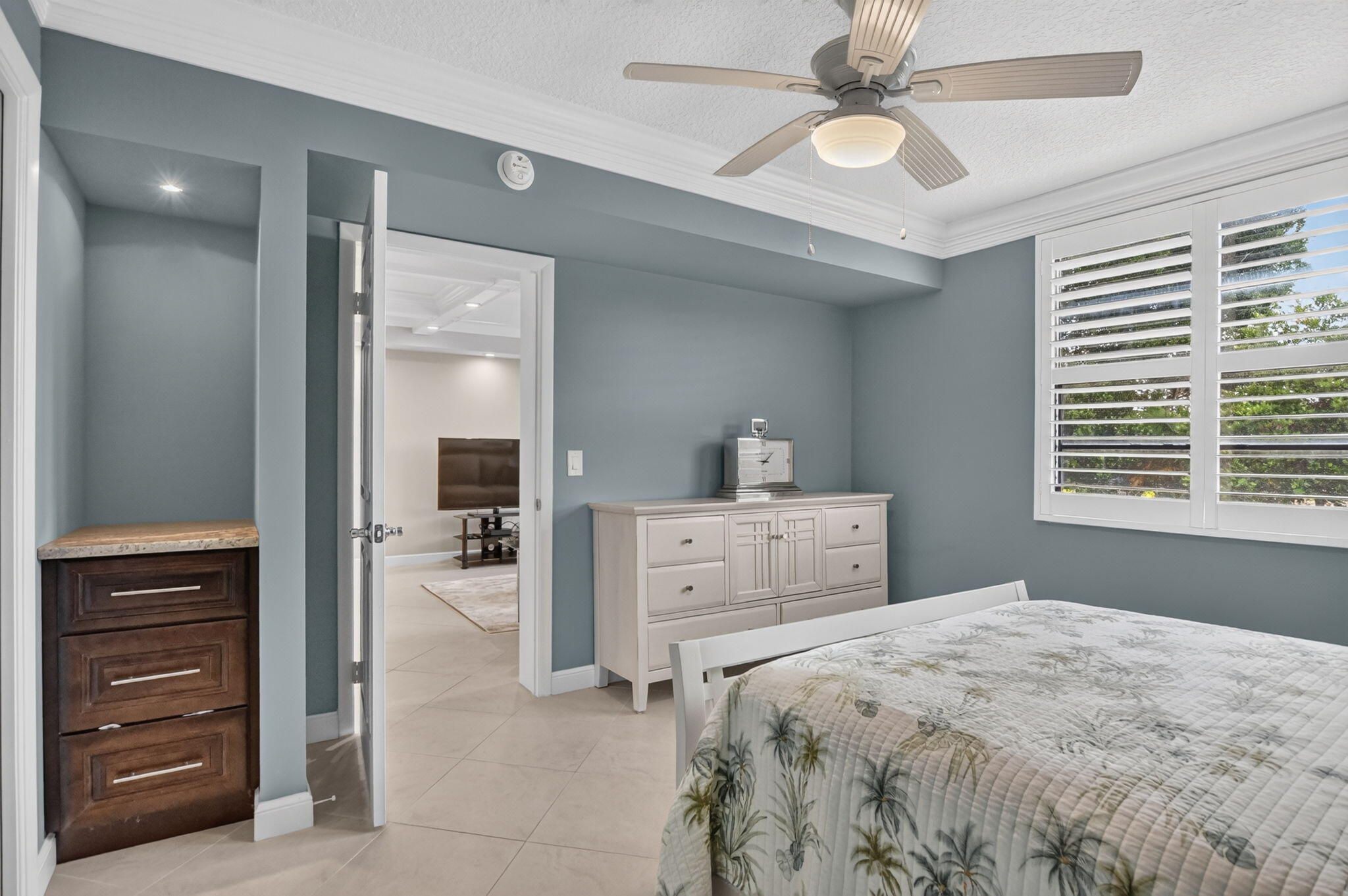 6061 Balboa Circle, Unit 206 Boca Raton, FL 33433 - Photo 16 of 29 Primary bedroom