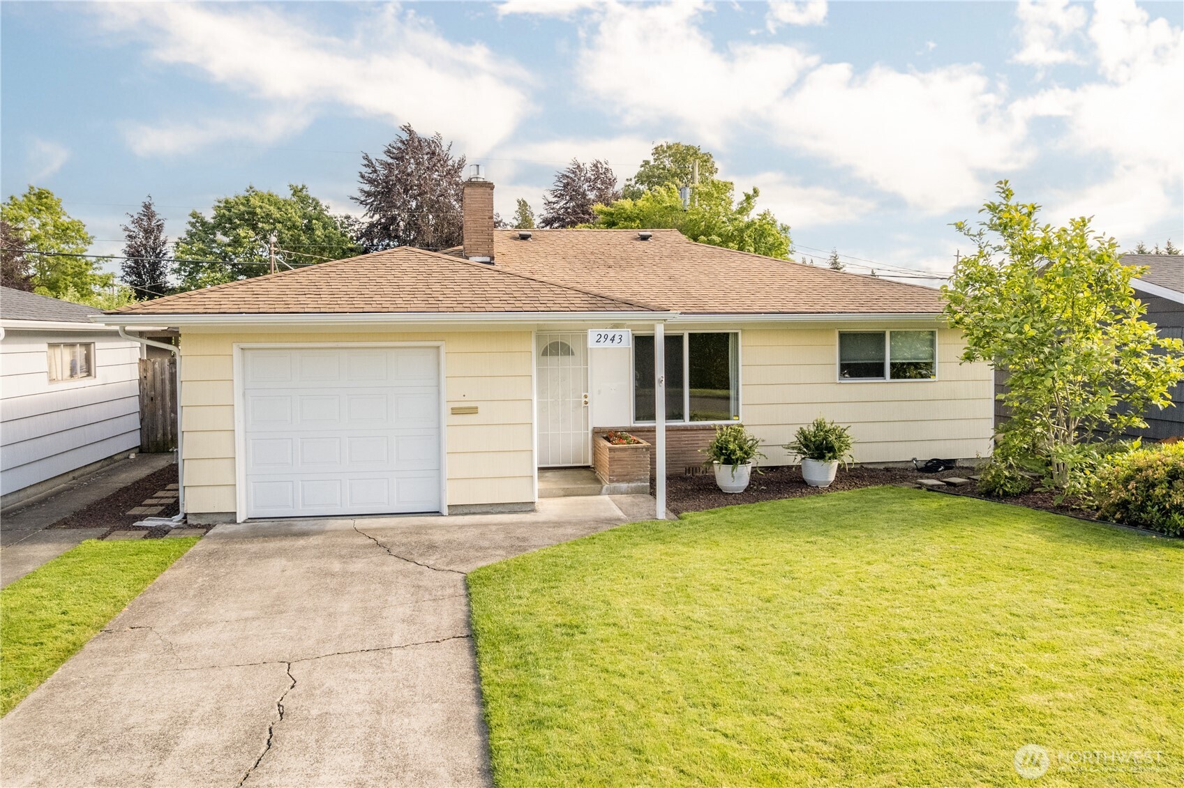 2943 Magnolia Street Longview, WA 98632 - Photo 31 of 36 a view of a house with patio