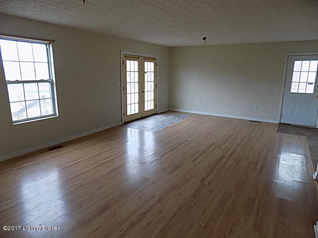 2171 Lebanon Ridge Road Frankfort, KY 40601 - Photo 5 of 18 DSCN9517