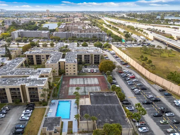 $189,000 | 8615 Northwest 8th Street, Unit 421, Miami, FL 33126