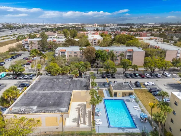 $189,000 | 8615 Northwest 8th Street, Unit 421, Miami, FL 33126