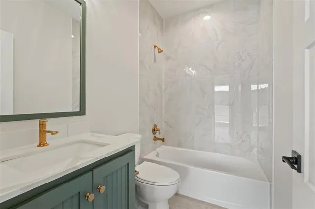 $633,800 | 2233 Southwest Crown Drive, Lee's Summit, MO 64082