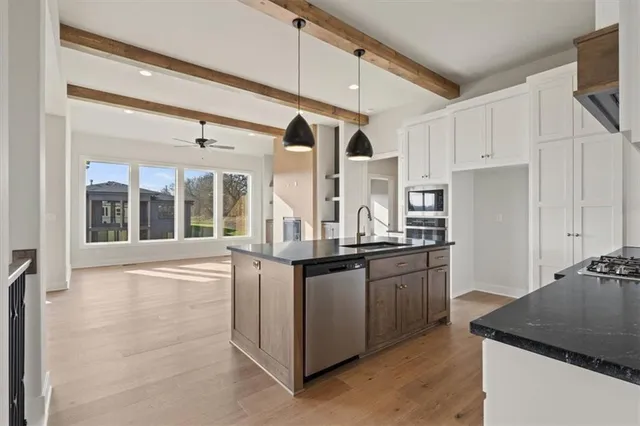 $633,800 | 2233 Southwest Crown Drive, Lee's Summit, MO 64082