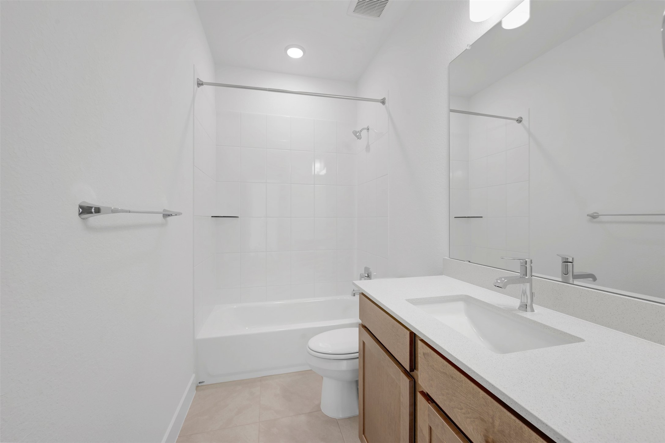 1012 B Brickell Loop Austin, TX 78744 - Photo 11 of 23 2nd Bathroom