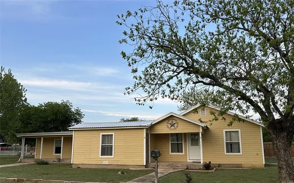 $169,500 | 708 Barrow Street, Goldthwaite, TX 76844