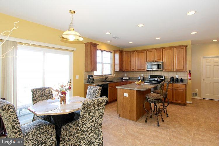 18416 Beechnut Way Boyds, MD 20841 - Photo 6 of 25 Kitchen