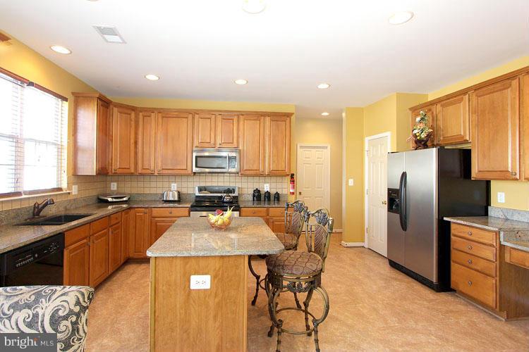 18416 Beechnut Way Boyds, MD 20841 - Photo 7 of 25 Kitchen