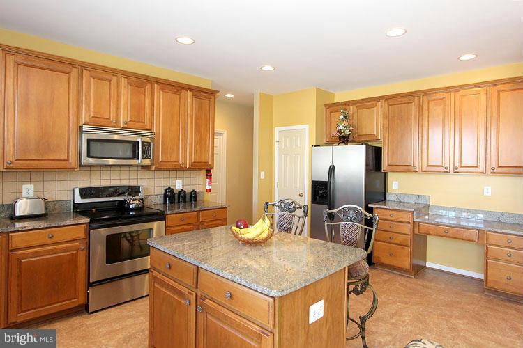 18416 Beechnut Way Boyds, MD 20841 - Photo 8 of 25 Kitchen