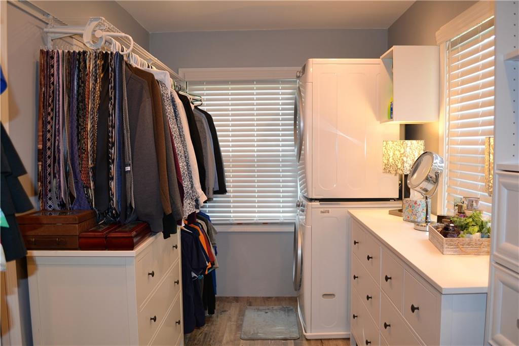 1515 Butler Road Worthington, PA 16262 - Photo 18 of 25 Laundry hookups are in the master closet for added convenience.
