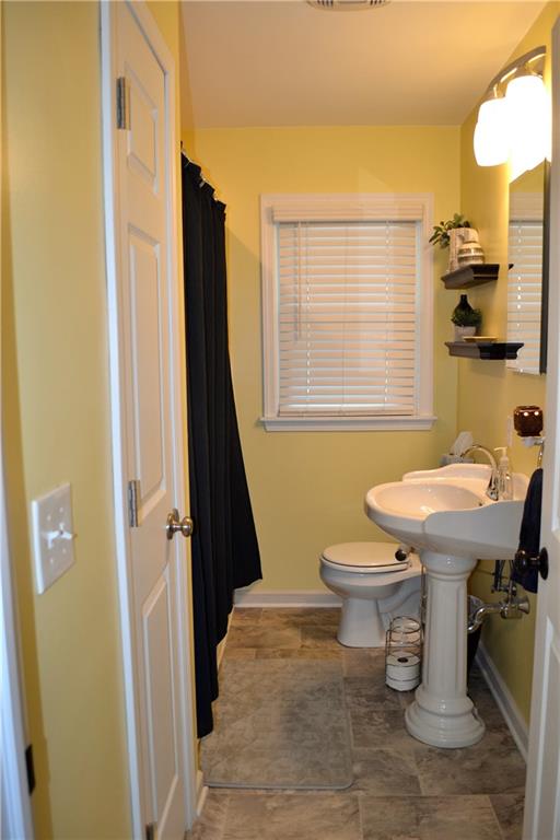 1515 Butler Road Worthington, PA 16262 - Photo 19 of 25 Main floor full bath
