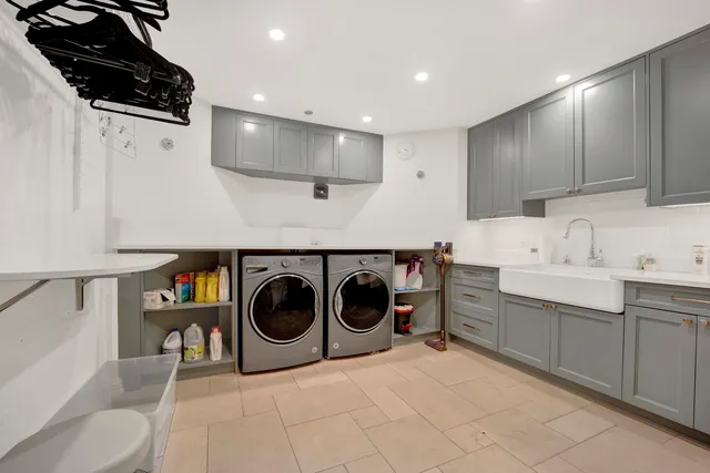 $19,000 | 103 West Chestnut Street, Chicago, IL 60610