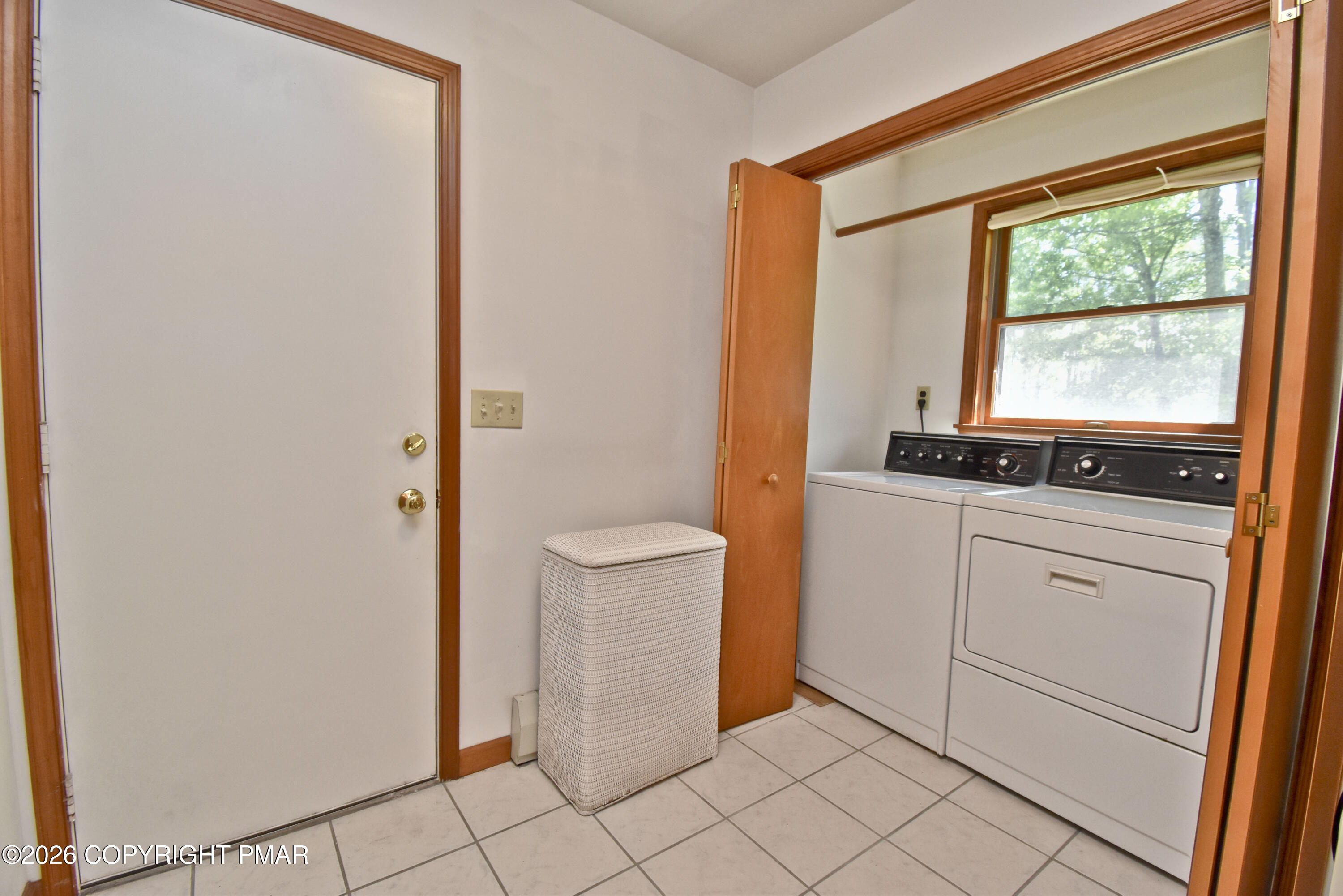 1220 Kroucher Road Stroudsburg, PA 18360 - Photo 23 of 57 7 Laundry