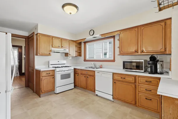 $179,000 | 2036 13th Street, Moline, IL 61265