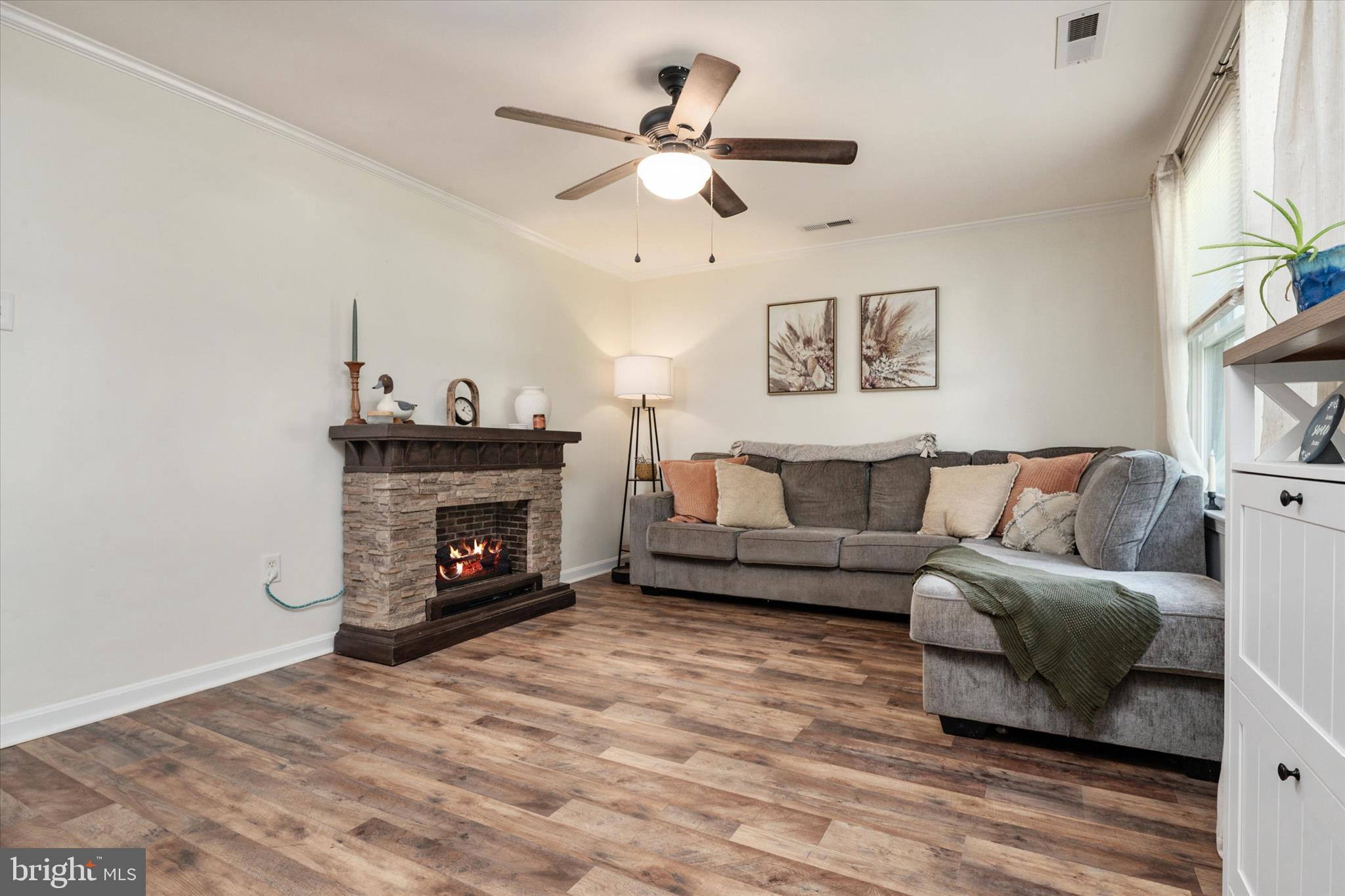 4 Maple Avenue Ridgely, MD 21660 - Photo 7 of 33 Cozy Living Room