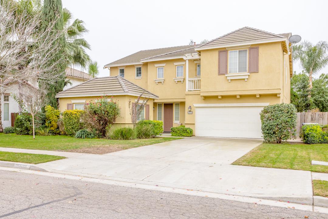 2563 Riviera Court Tulare, CA 93274 - Photo 25 of 31 a front view of a house with a yard and garage