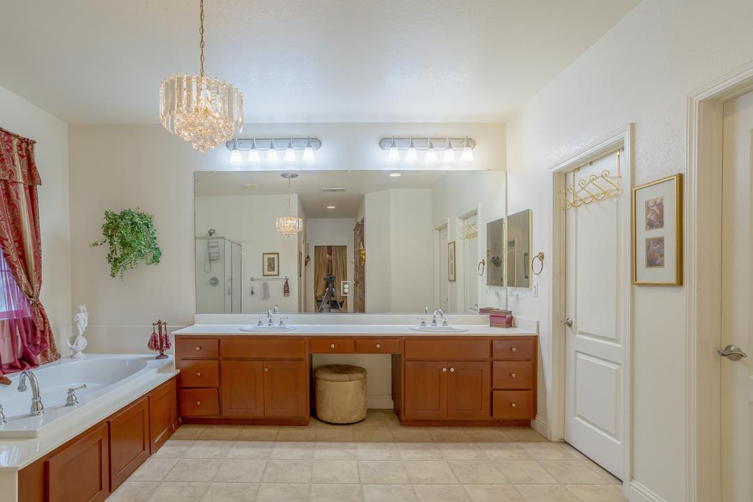 2563 Riviera Court Tulare, CA 93274 - Photo 5 of 31 a bathroom with a tub a sink and a mirror