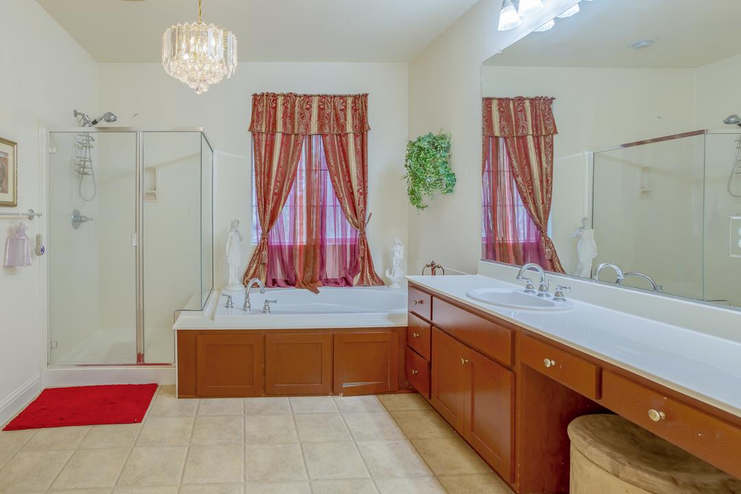 2563 Riviera Court Tulare, CA 93274 - Photo 6 of 31