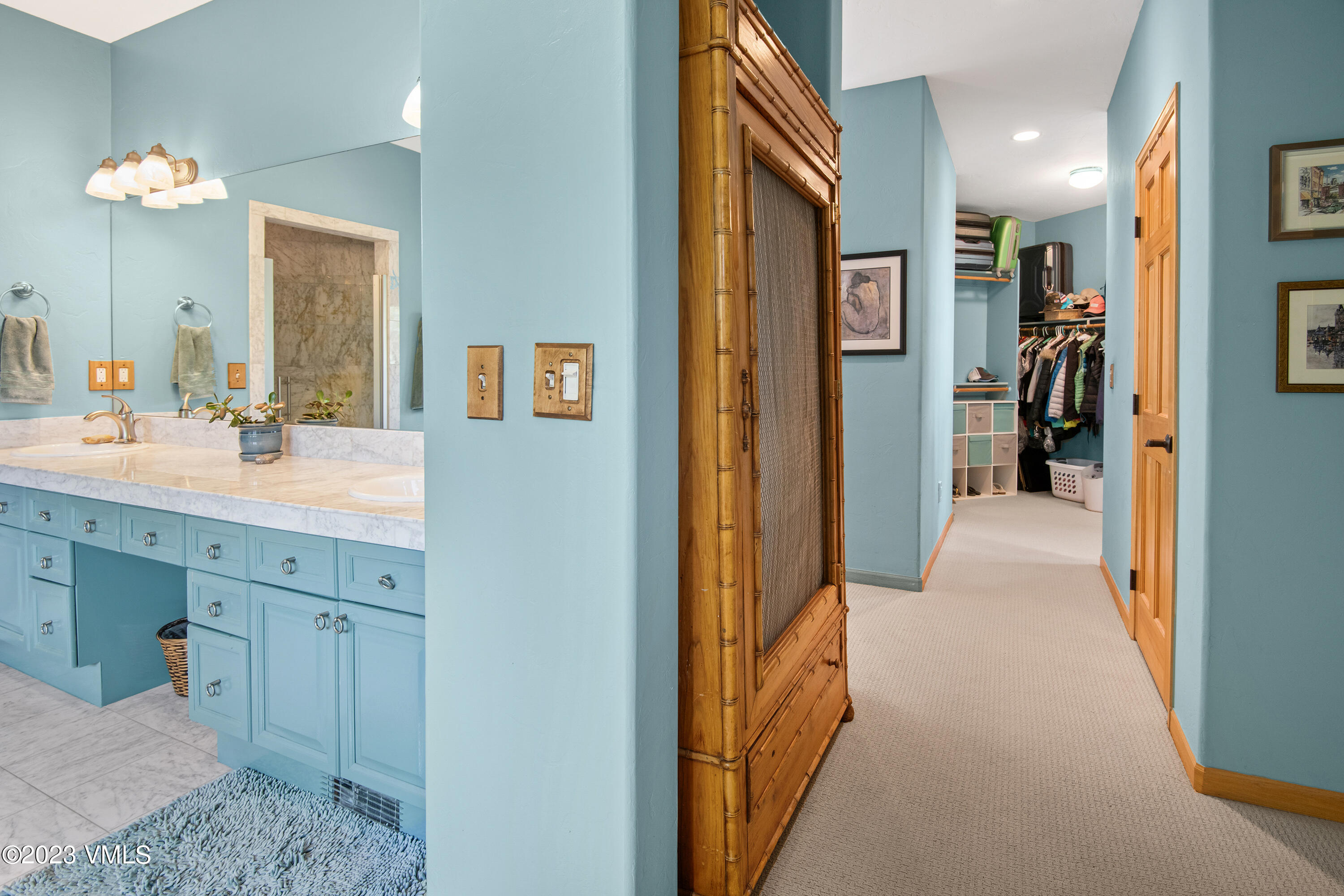1471 Singletree Road Edwards, CO 81632 - Photo 24 of 47 a bathroom with a sink and mirror