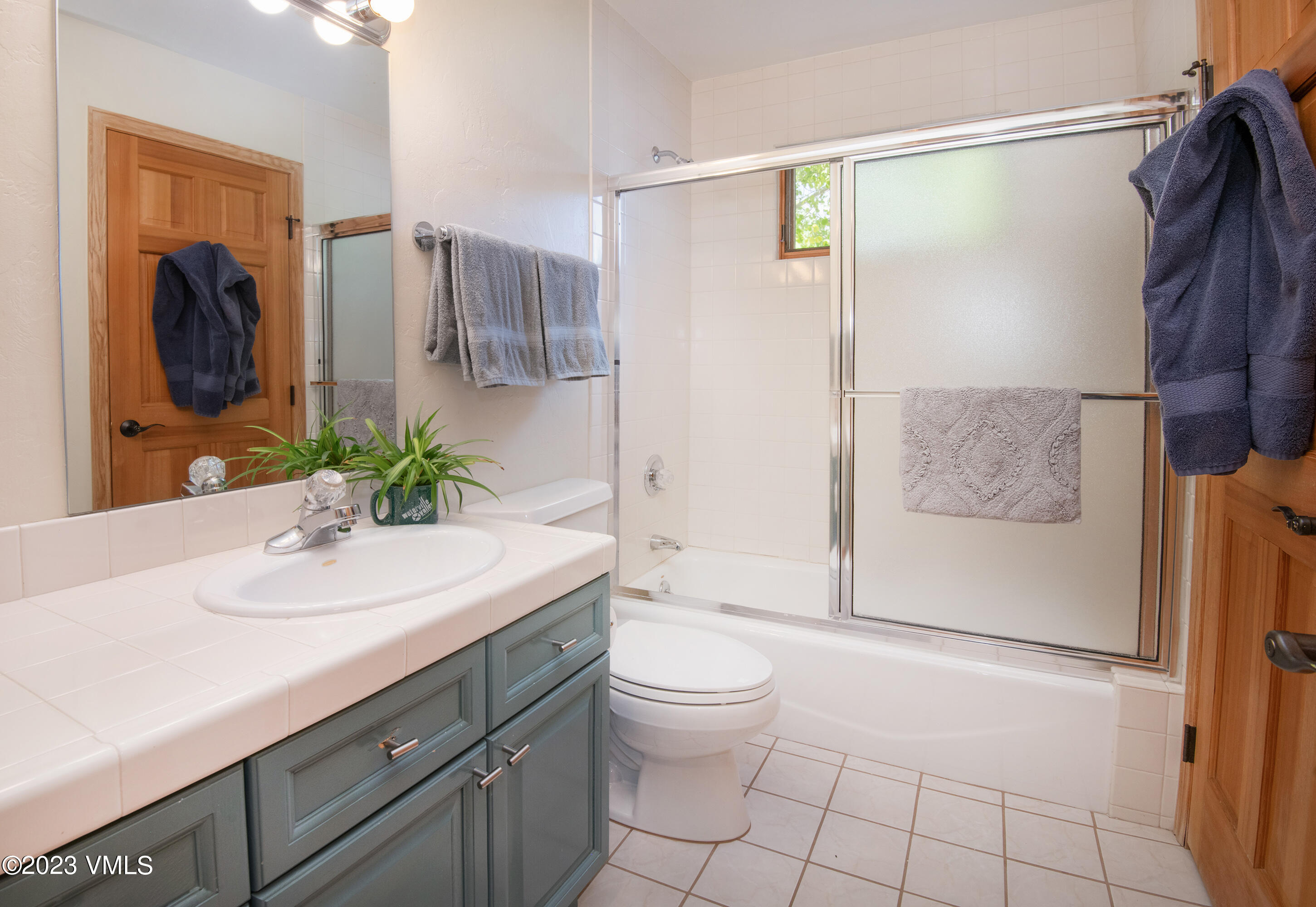 1471 Singletree Road Edwards, CO 81632 - Photo 35 of 47 a bathroom with a sink a toilet and shower