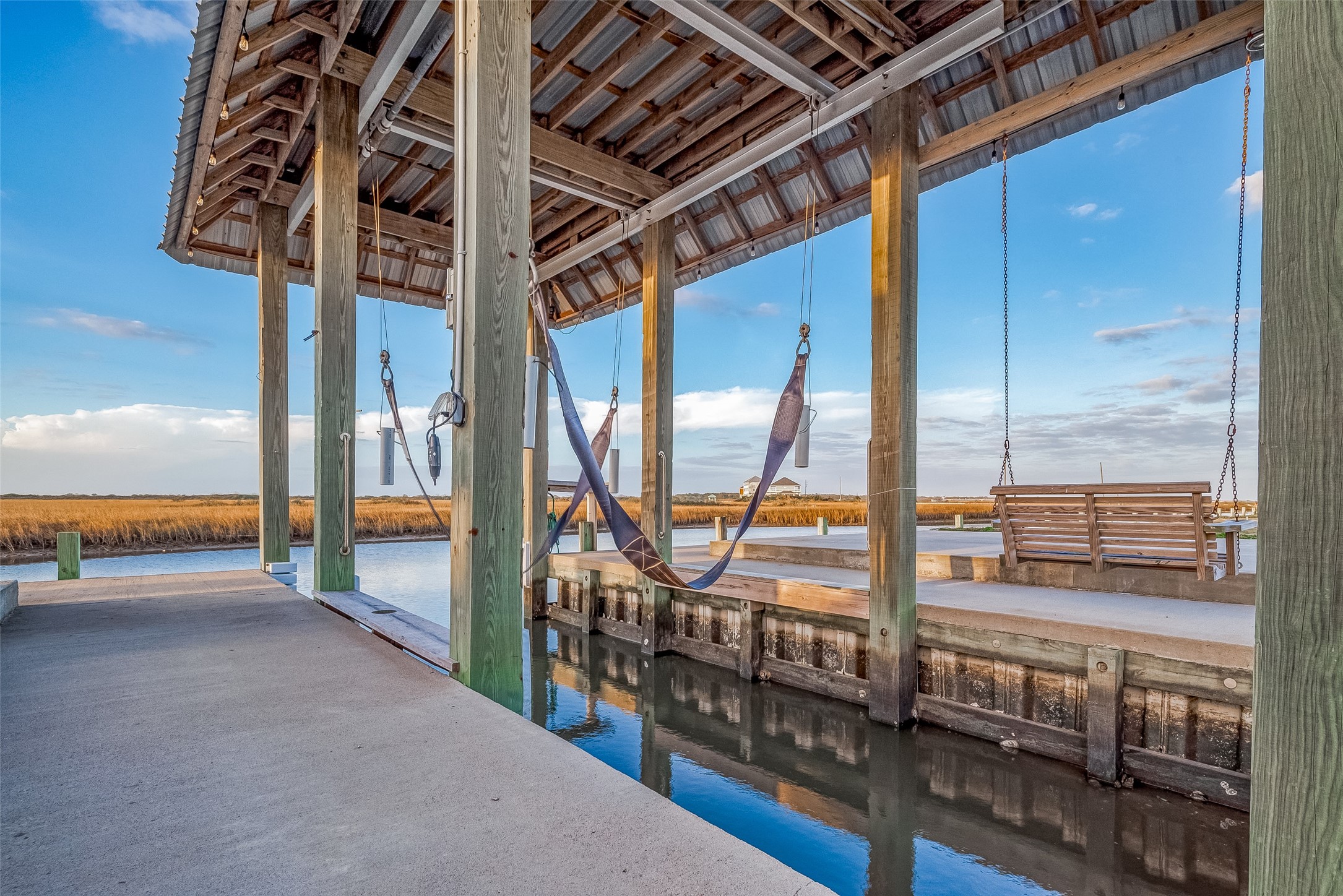 1107 Gator Point Crystal Beach, TX 77650 - Photo 5 of 25