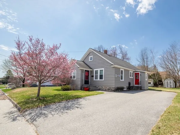 $380,000 | 25 Dixfield Road, Worcester, MA 01606