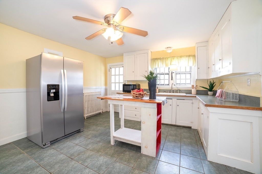 25 Dixfield Road Worcester, MA 01606 - Photo 11 of 26