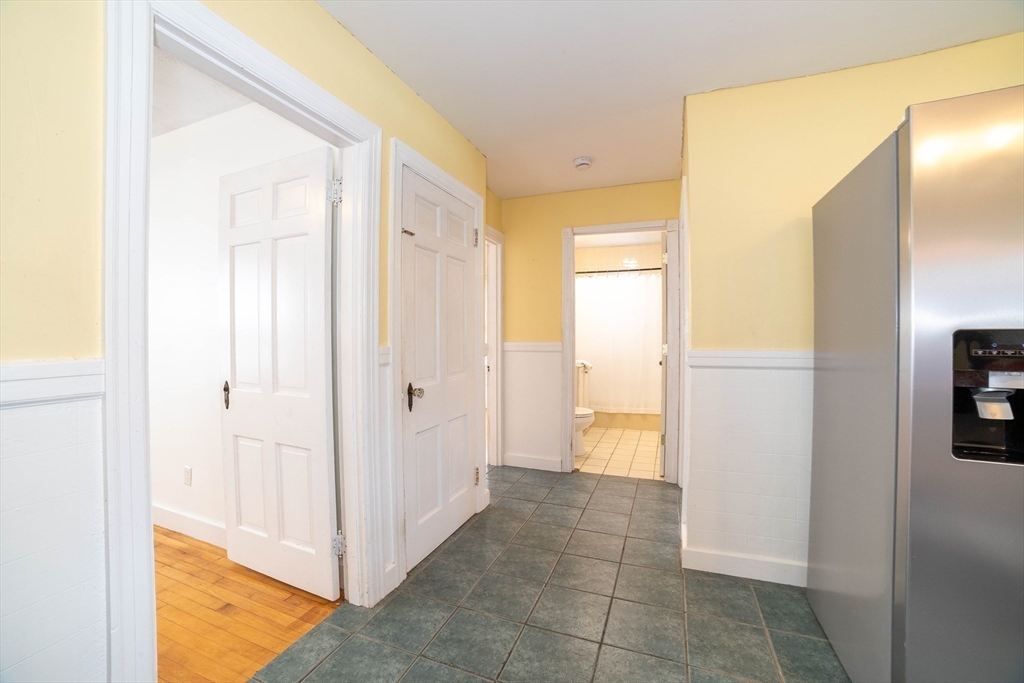 25 Dixfield Road Worcester, MA 01606 - Photo 13 of 26