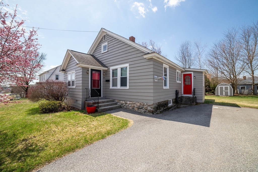 25 Dixfield Road Worcester, MA 01606 - Photo 2 of 26