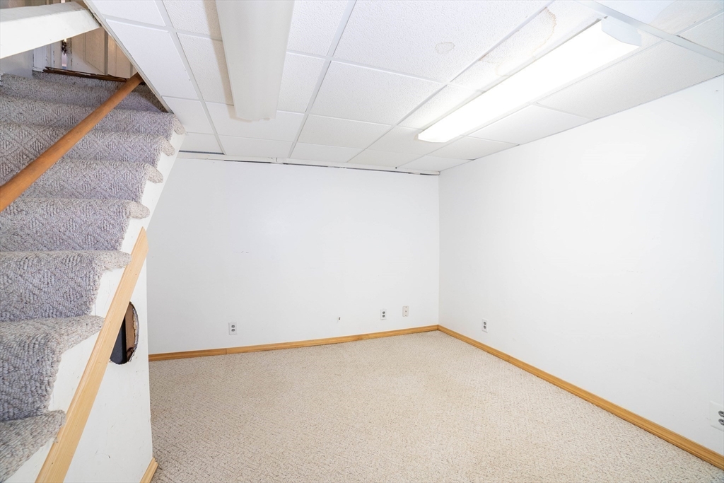 25 Dixfield Road Worcester, MA 01606 - Photo 21 of 26