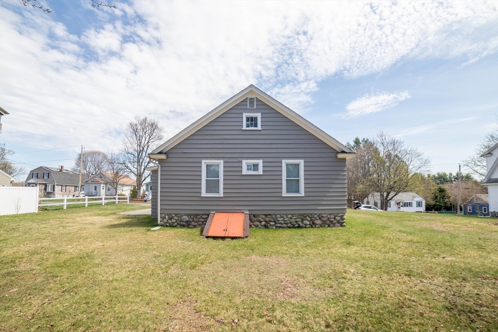 25 Dixfield Road Worcester, MA 01606 - Photo 22 of 26